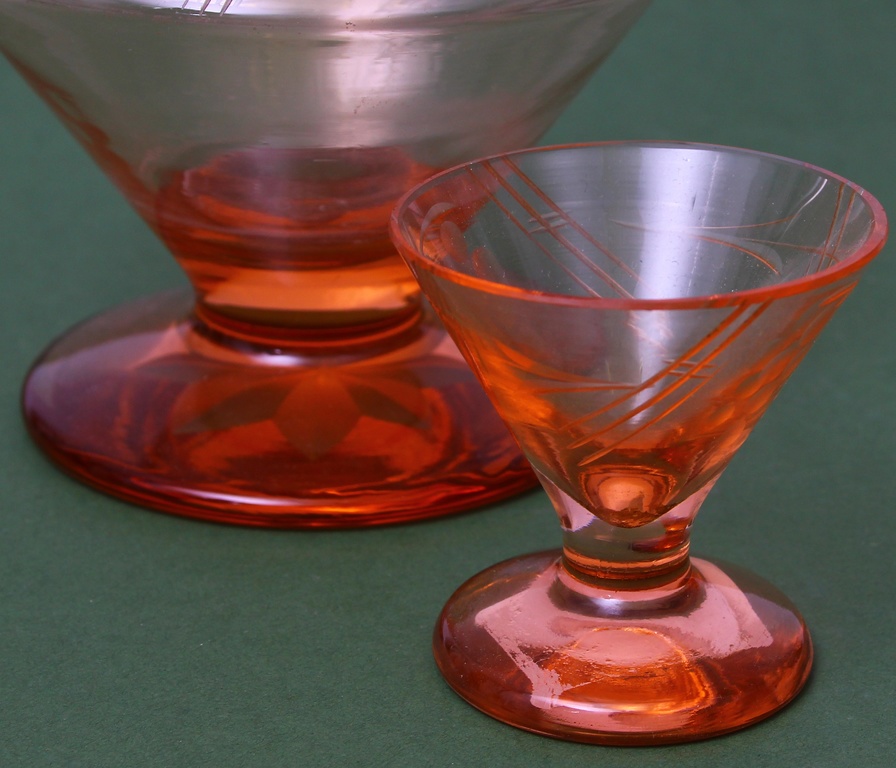 Glass decanter with 1 cup