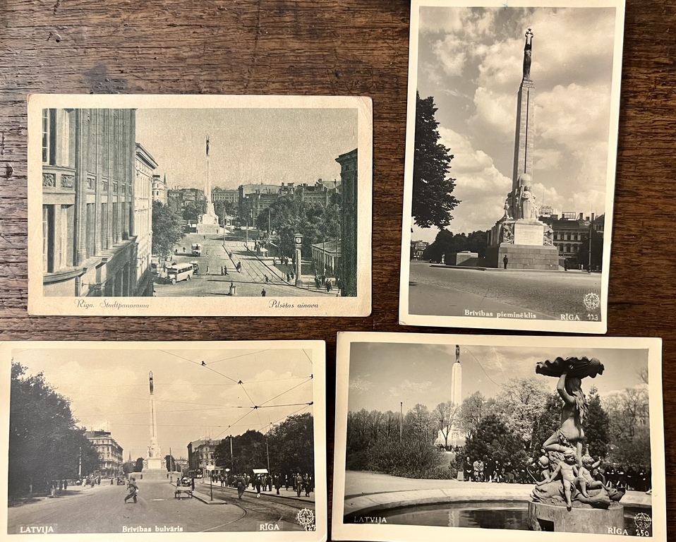 Četras pastkartes. Rīga. Brīvības piemineklis