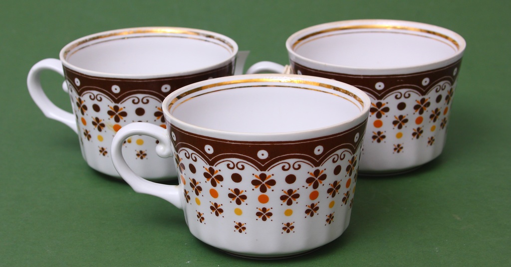 Porcelain mugs (3 pcs.)