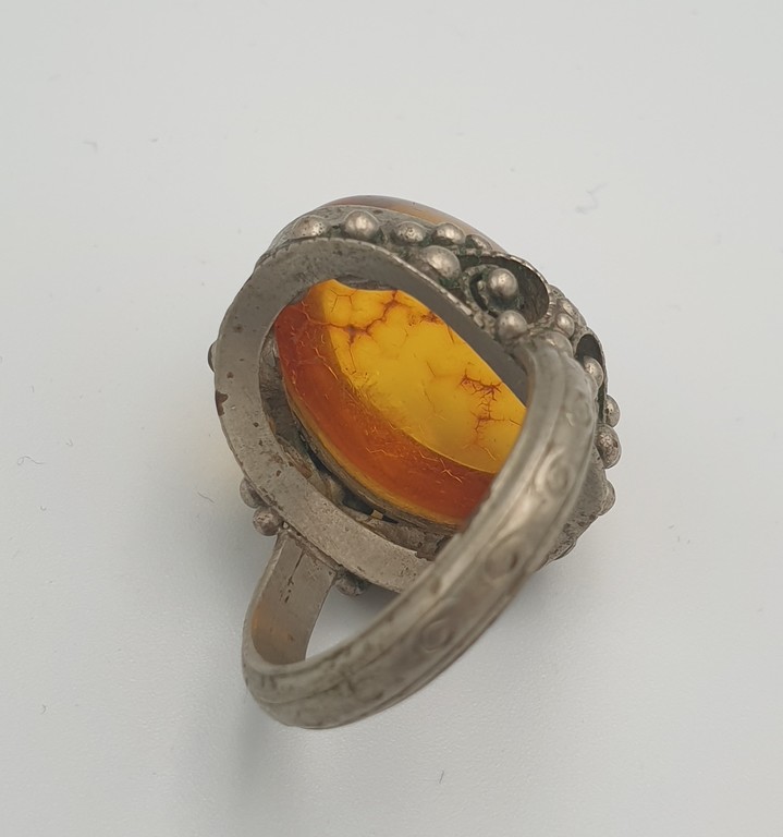 Ring with amber