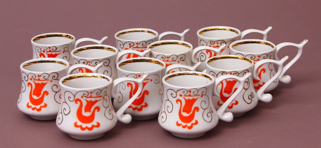 Painted porcelain mugs (11 pcs.)