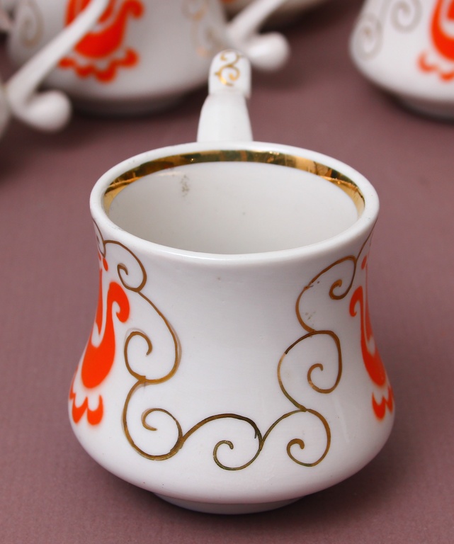 Painted porcelain mugs (11 pcs.)