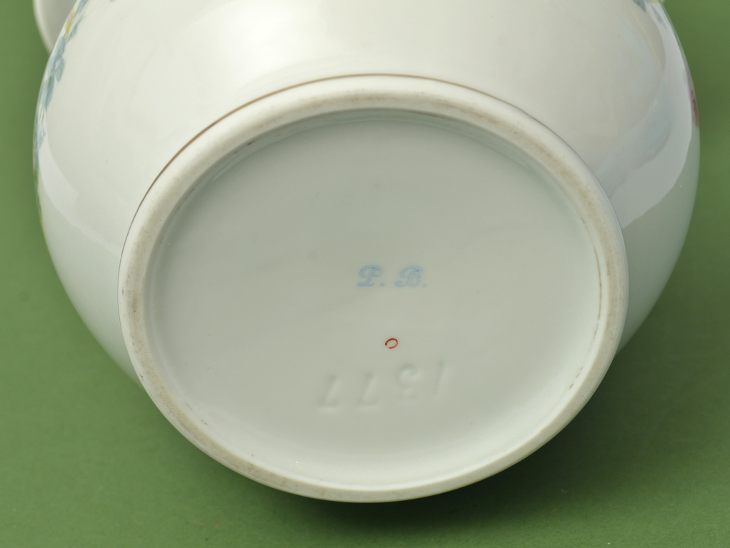 Kuznetsov porcelain vase