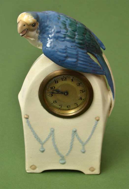 Фаянсовые часы с попугаем