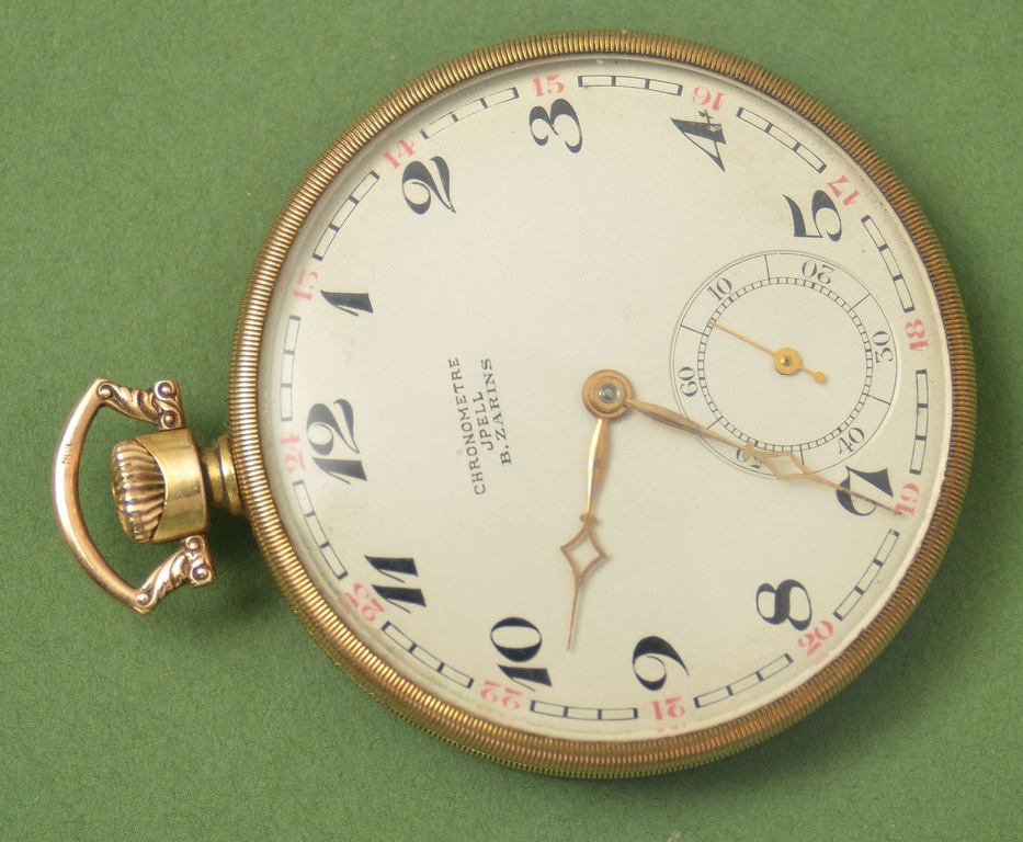 Mechanical gold pocket watch