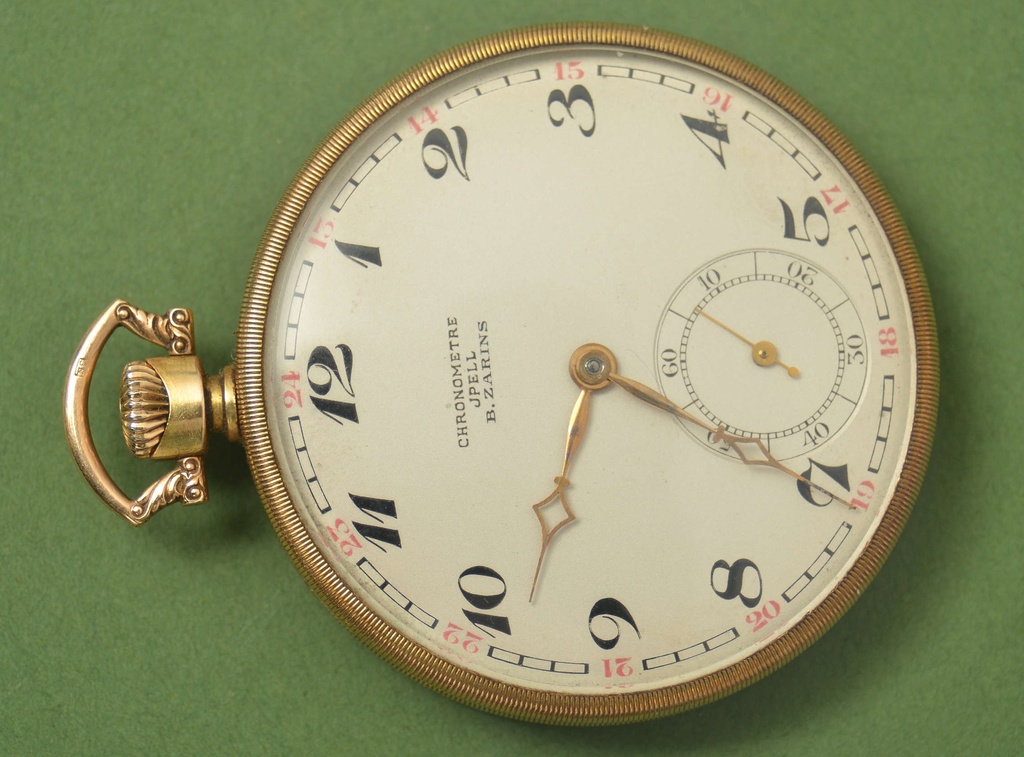 Mechanical gold pocket watch