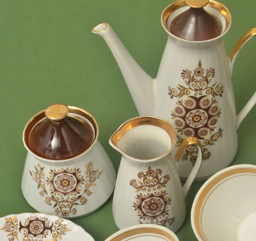 Incomplete Riga porcelain coffee set 