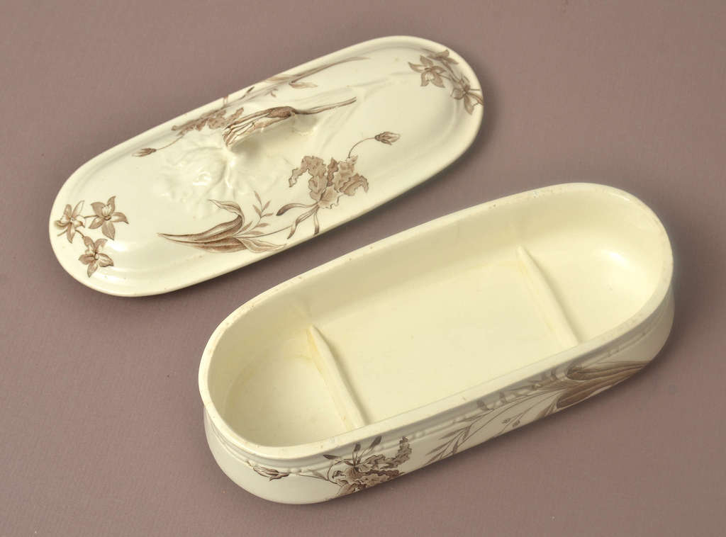 Porcelain soap dish