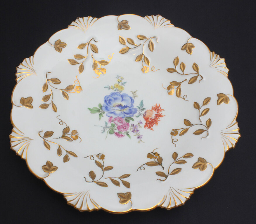 Декоративная фарфоровая тарелка с позолотой