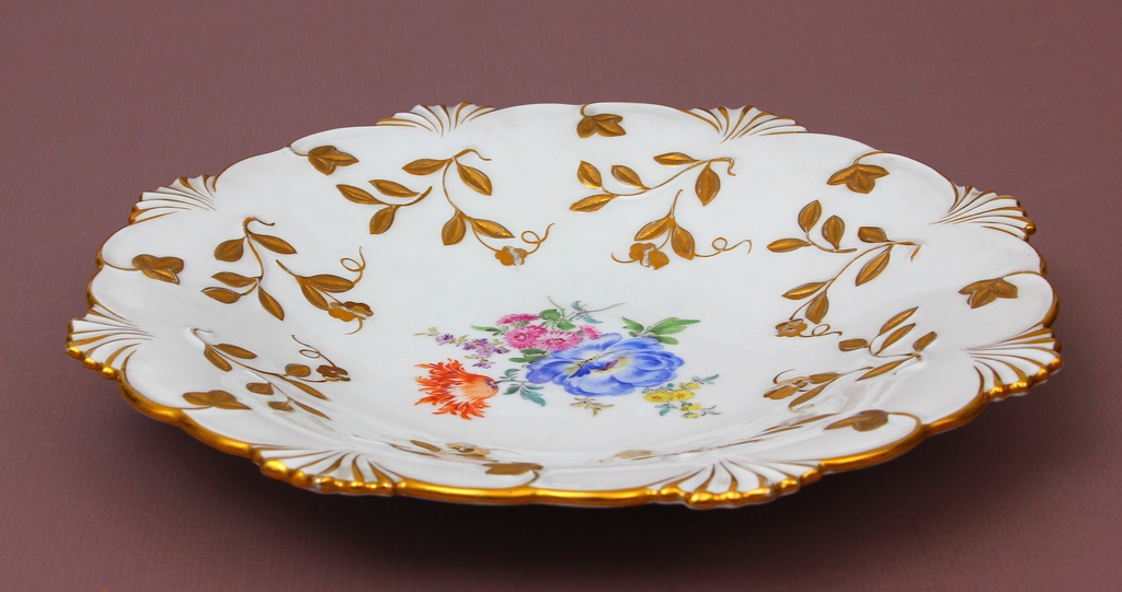 Декоративная фарфоровая тарелка с позолотой