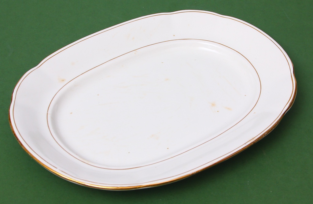 Kuzņecova fajansa servejamais šķīvis
