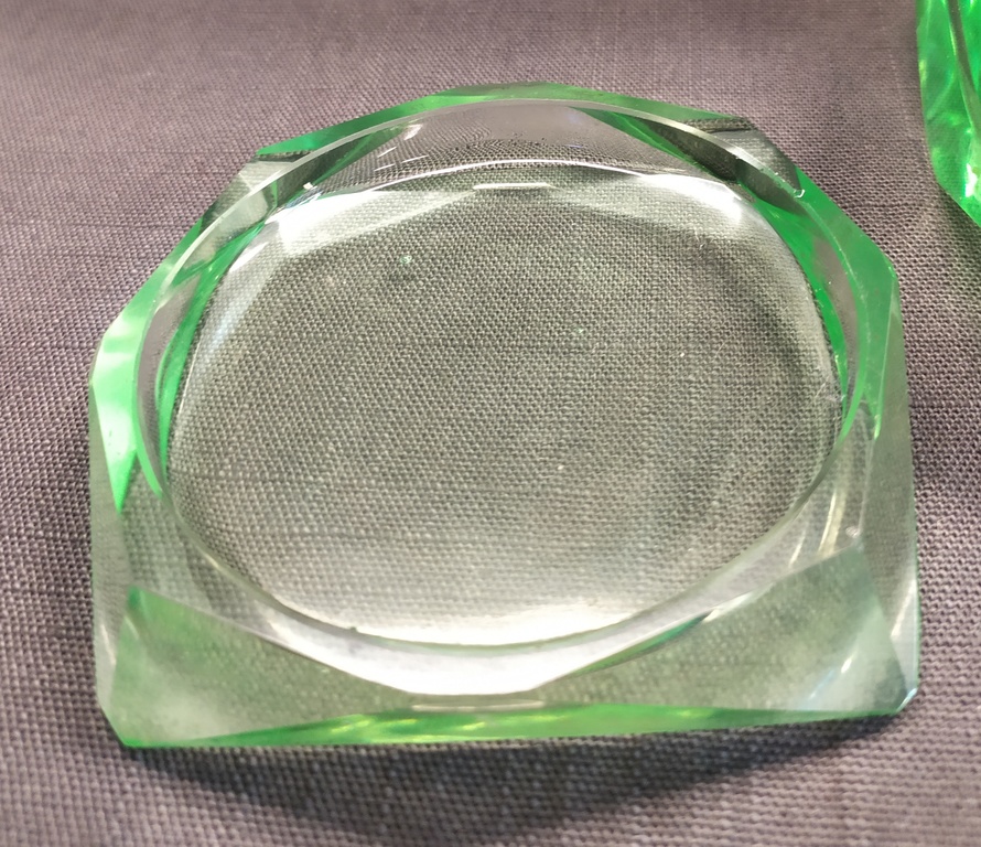 Зеленая стеклянная шкатулка