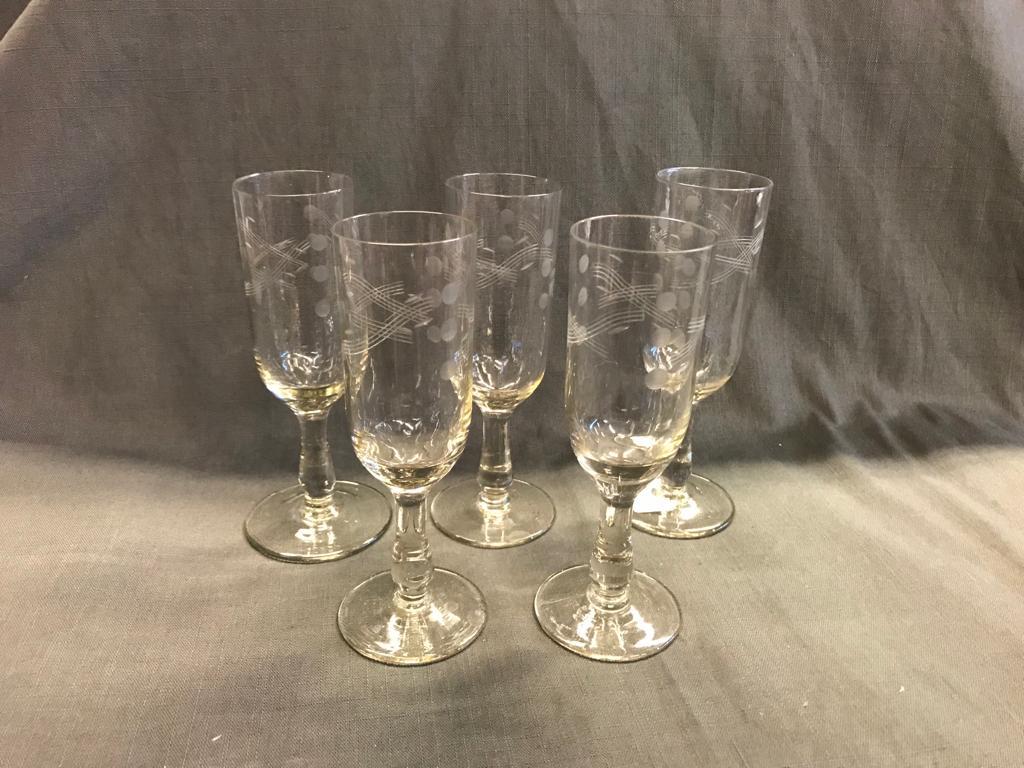 Set of glass glasses (5 pcs)