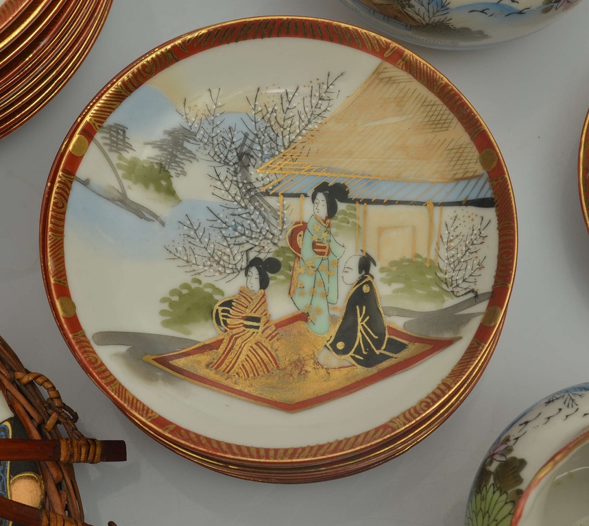 Painted porcelain set with Japanese motifs