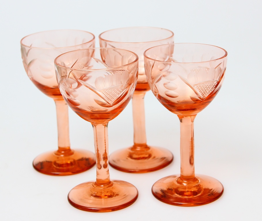 Iļģuciema stikla fabrikas krāsainā stikla glāzes (4 gab.)