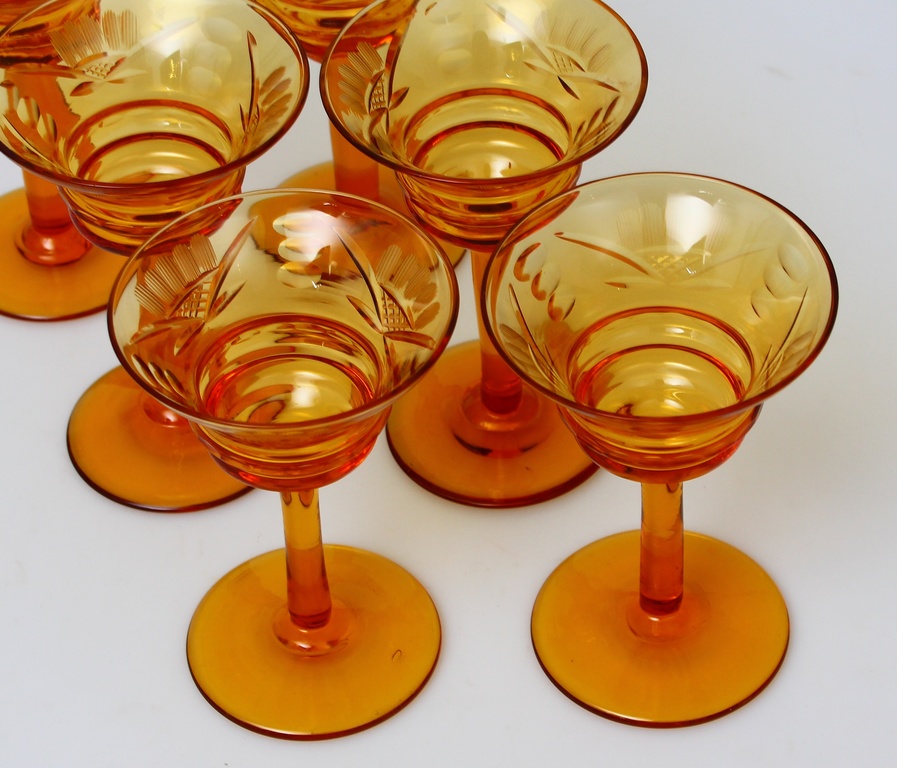 Iļģuciema stikla fabrikas krāsainā stikla glāzes (6 gab.)