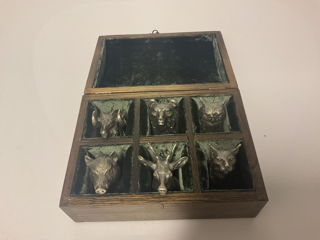 Set of 84th grade' silver glasses in an oak box