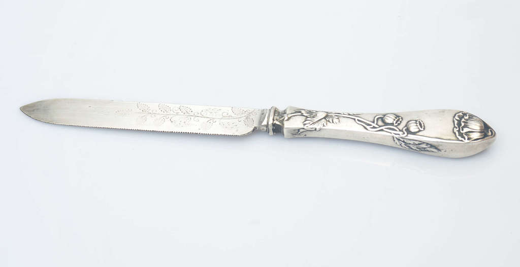 Серебряный нож в стиле модерн для сыра