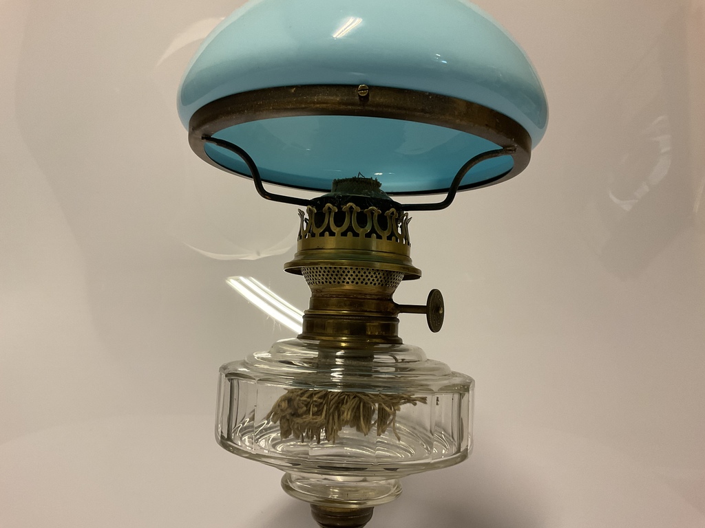 Керосиновая лампа в стиле модерн