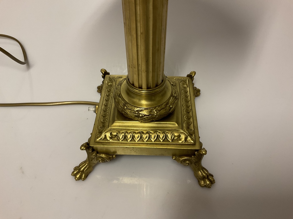 Настольная лампа из бронзы с росписью Цветы