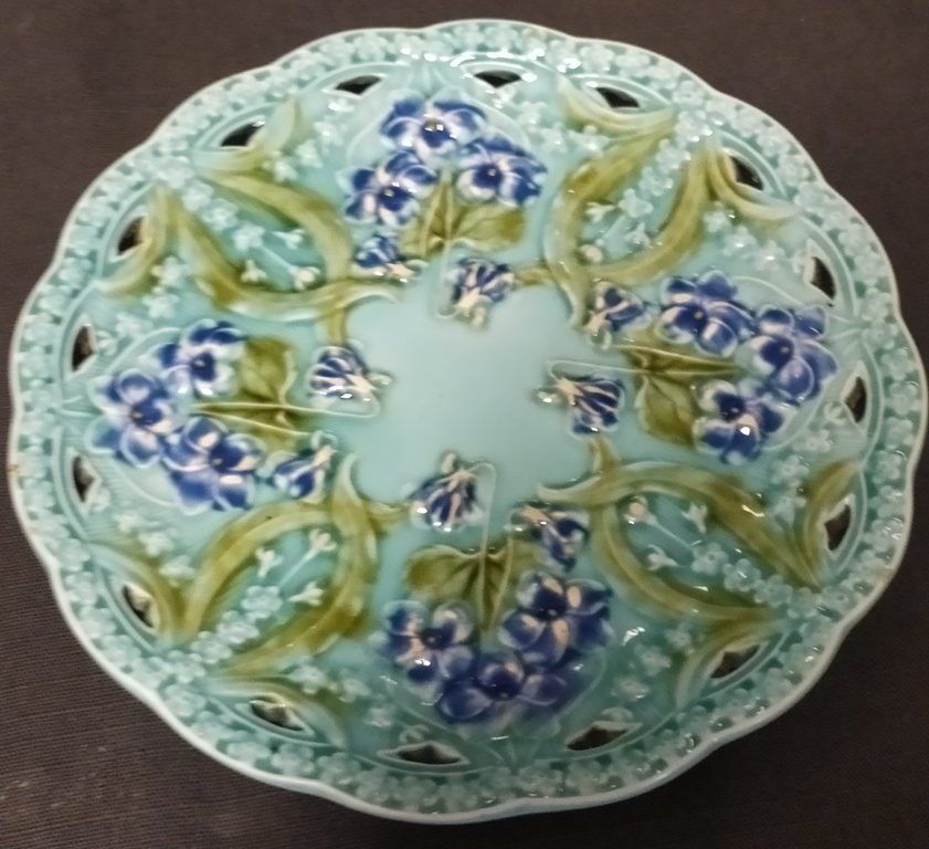 Dekoratīvs porcelāna šķīvītis Vijolītes