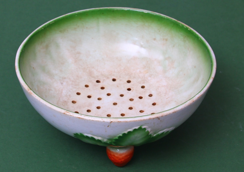 Ceramic serving dish
