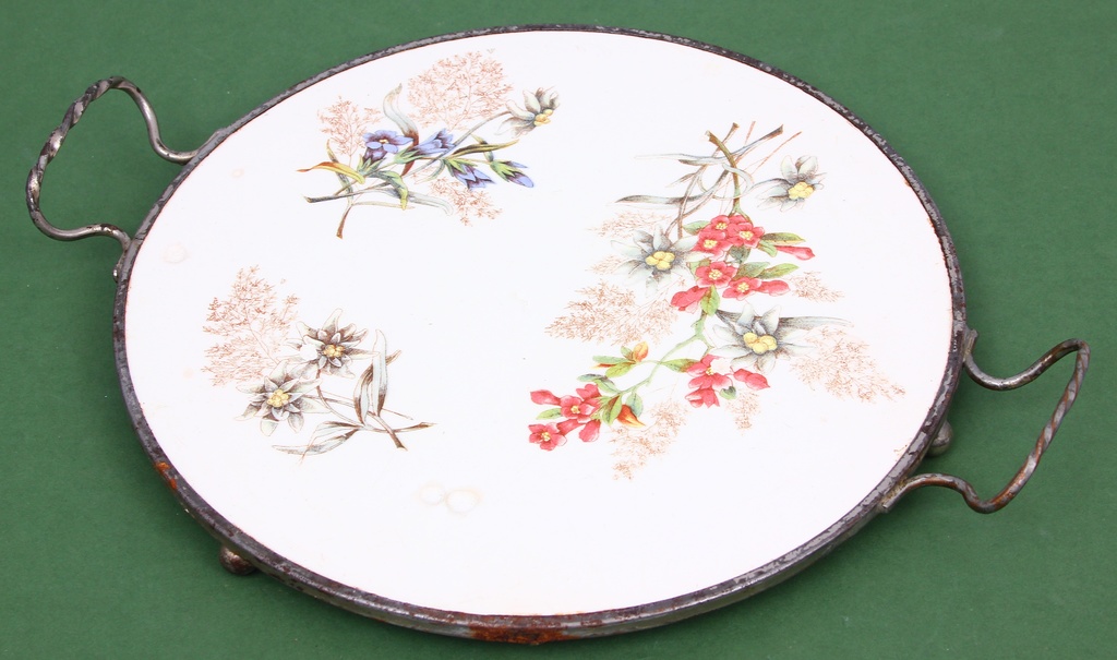Porcelain cake tray with metal edge
