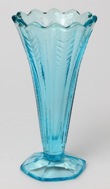 Iļģuciems colored glass vase