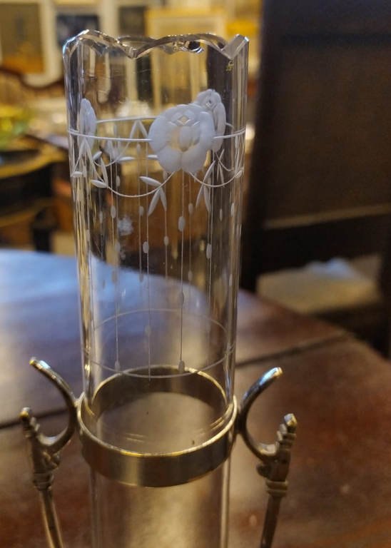 Стеклянная ваза в стиле модерн в металлической раме