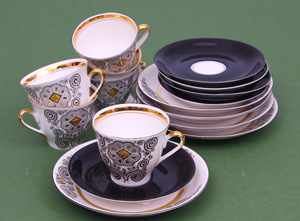 Porcelain cups (6 cups) and saucers (5 +5 pcs)