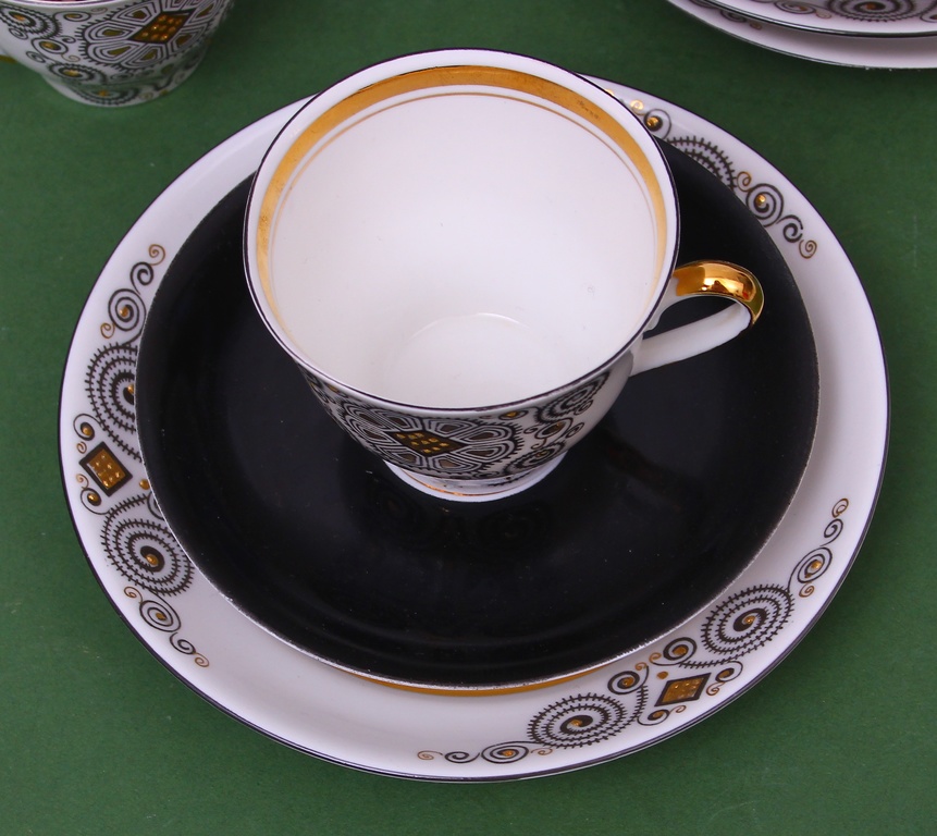 Porcelain cups (6 cups) and saucers (5 +5 pcs)