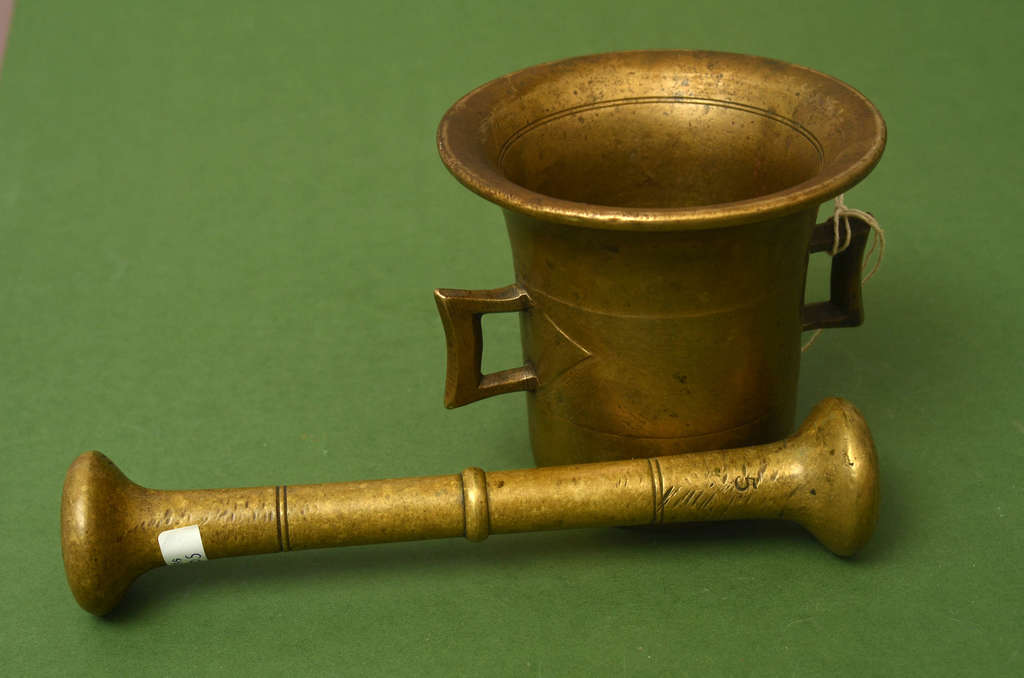 Bronze pestle with a pier