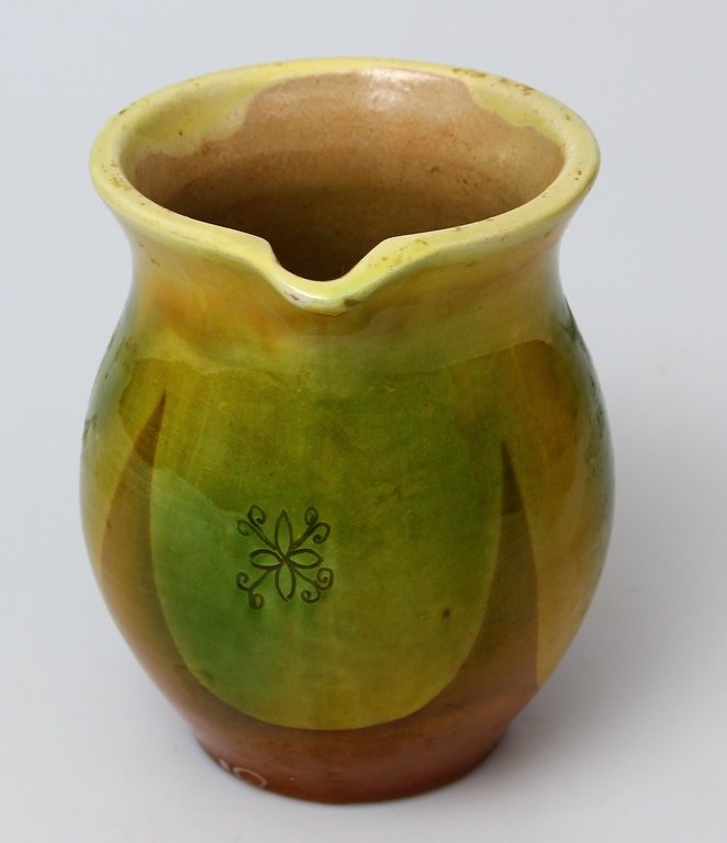 Keramikas piena krūze ar ornamentu