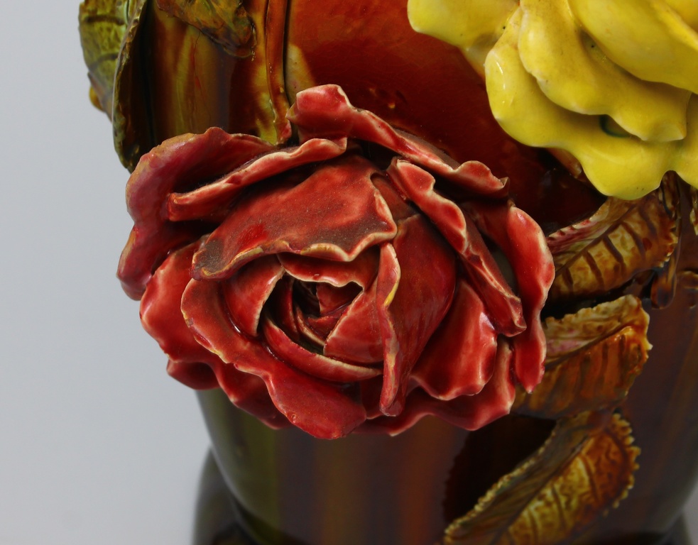 Ceramic vase with rose decorations