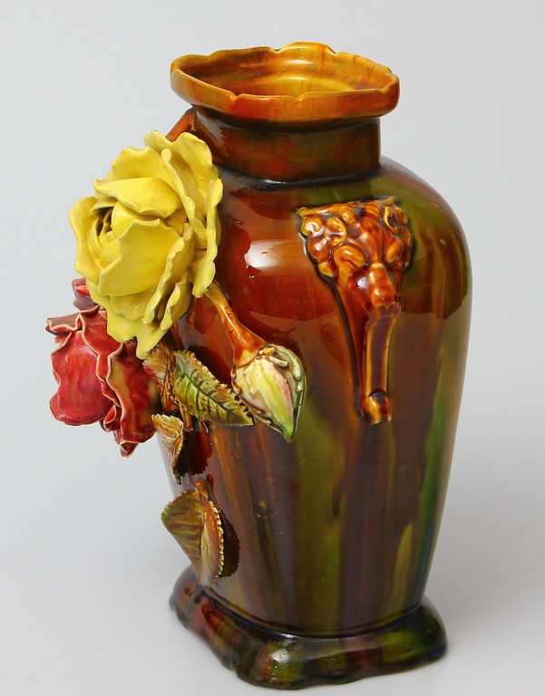 Ceramic vase with rose decorations