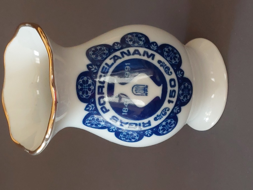 Rīgas porcelāna vazīte 