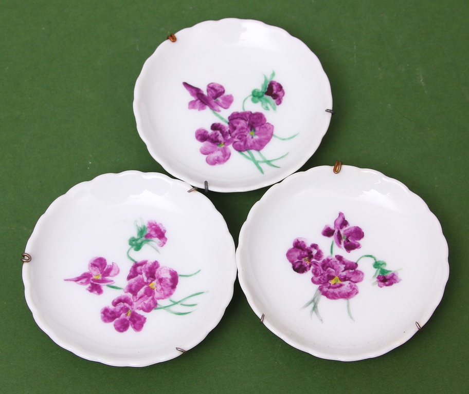 Decorative porcelain plates (3 pcs.)