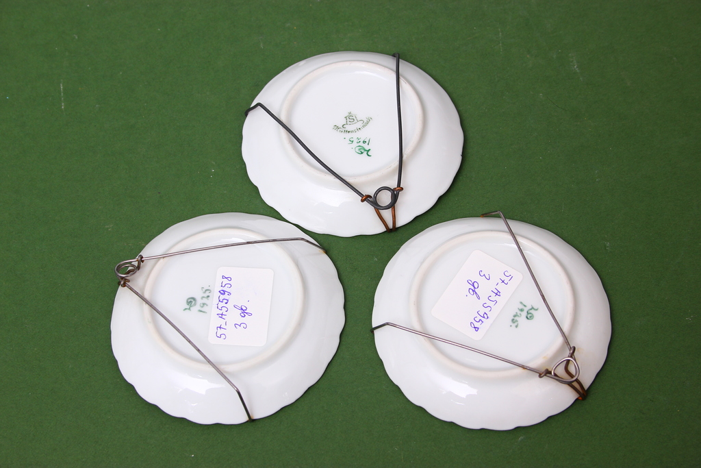 Decorative porcelain plates (3 pcs.)
