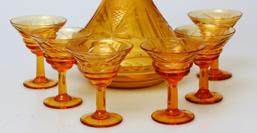 Liqueur decanter with six glasses