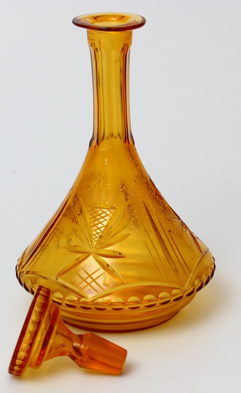 Liqueur decanter with six glasses