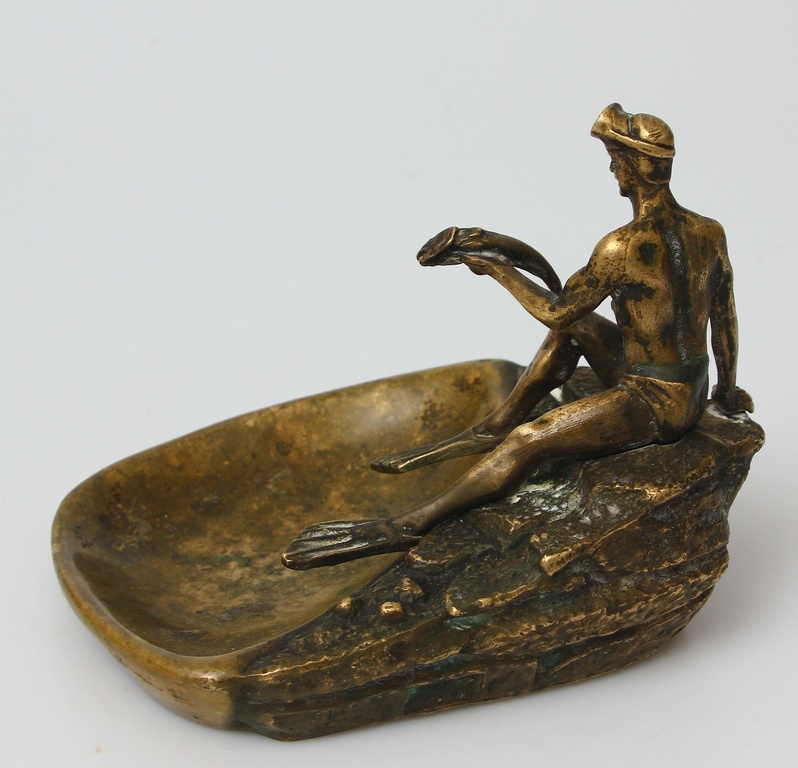 Bronze ashtray 