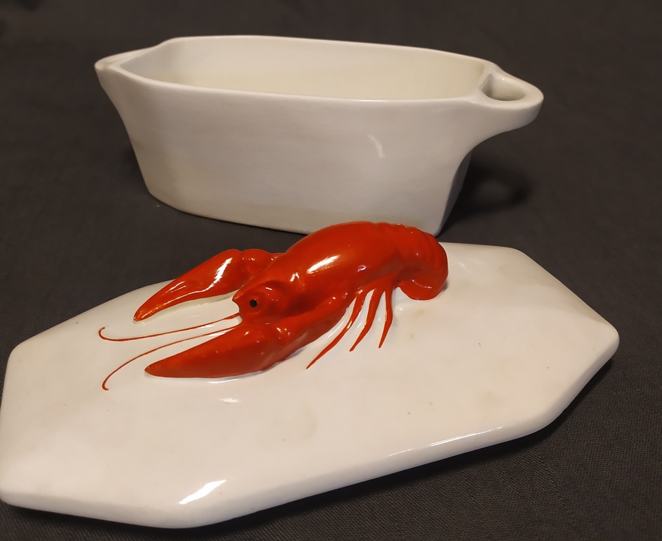 Kuznetsov earthenware dish with lid Crayfish