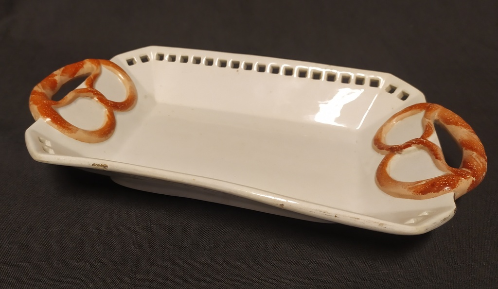 Kuznetsov faience bowl for pretzels
