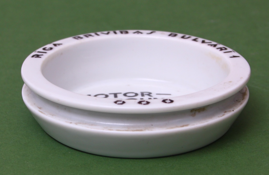 Porcelain ashtray  
