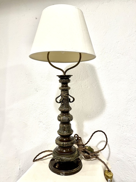 Galda lampa. 19. gadsimts. Bronza. Japāna