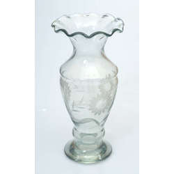 Стеклянная ваза с граненым стеклом