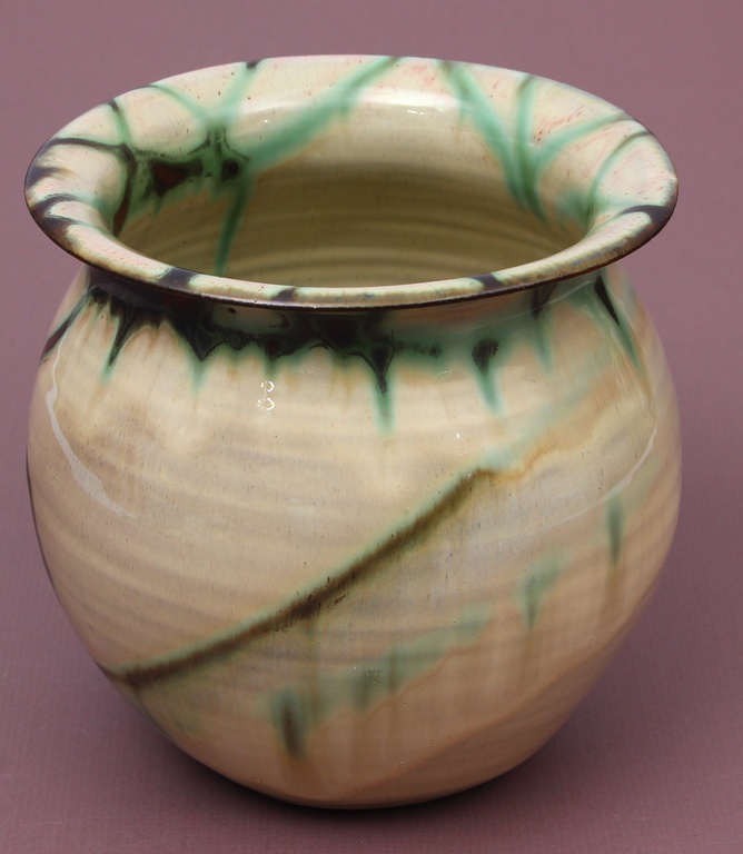 Apgleznota keramikas vāze 
