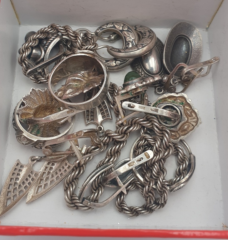Silver jewelry set - 5 pairs of earrings, 2 rings, chain, ring + earrings, pendant + earrings