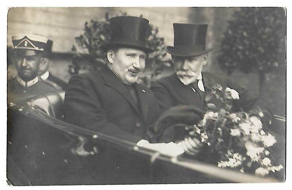 The first President of Latvia Jānis Čakste with Siegfried Anna Meirovics in the same carriage