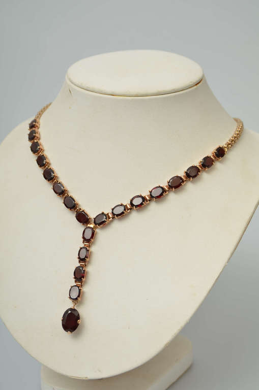 Gold necklace with garnets
